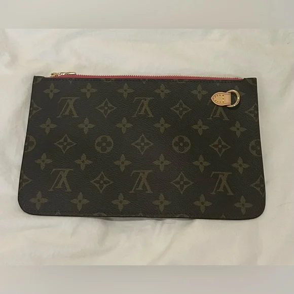 🌟NWOT🌟 Monogrammed Pouch/Wristlet - Picture 2 of 6